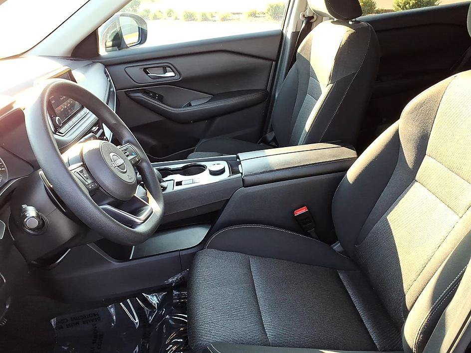 Used 2024 Nissan Rogue SV AWD/4WD image 14