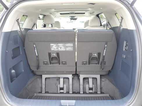 New 2026 Kia Carnival SX image 9
