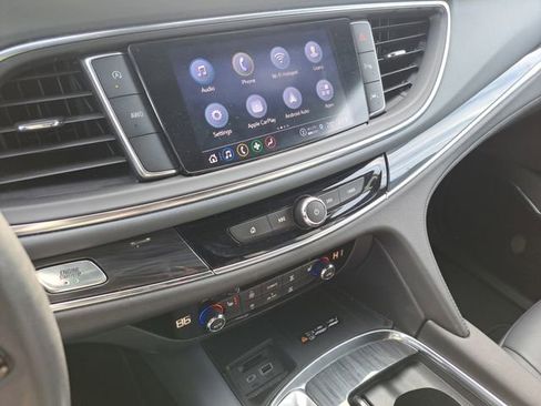Used 2023 Buick Enclave Essence image 22