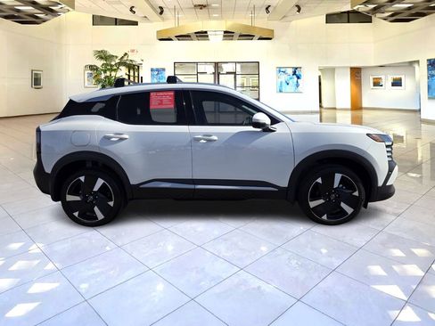 Certified 2025 Nissan Kicks SR FWD image 4