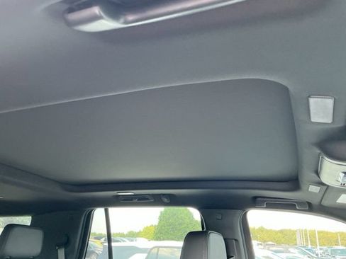 Used 2026 GMC Yukon Denali w/ Sun & Power Step Package AWD/4WD image 12