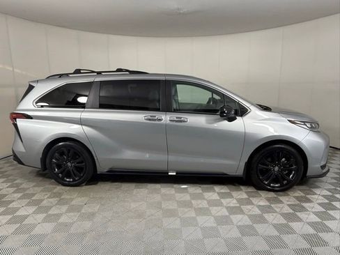 Used 2023 Toyota Sienna XSE image 8