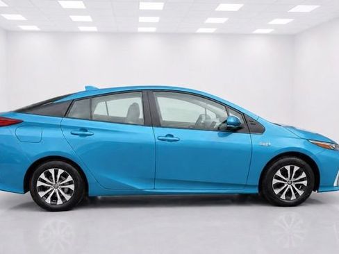 Used 2021 Toyota Prius Prime LE FWD image 4