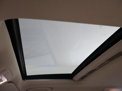 Used 2023 Mercedes-Benz GLE 450 4MATIC w/ AMG Line Exterior image 24