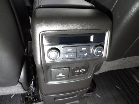 Used 2022 GMC Acadia SLT w/ Preferred Package AWD/4WD image 18