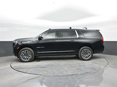 Used 2023 GMC Yukon XL Denali Ultimate AWD/4WD image 4