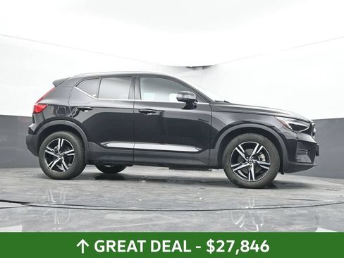 Used 2025 Volvo XC40 B5 Core AWD/4WD image 26