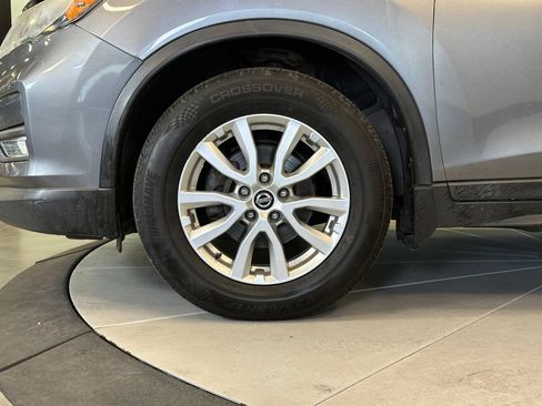 Used 2017 Nissan Rogue SV FWD image 25