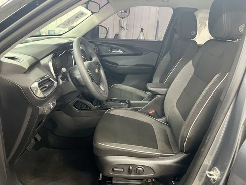 Used 2021 Chevrolet TrailBlazer LT FWD image 19