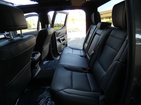 Used 2025 Toyota Tundra Limited AWD/4WD image 50