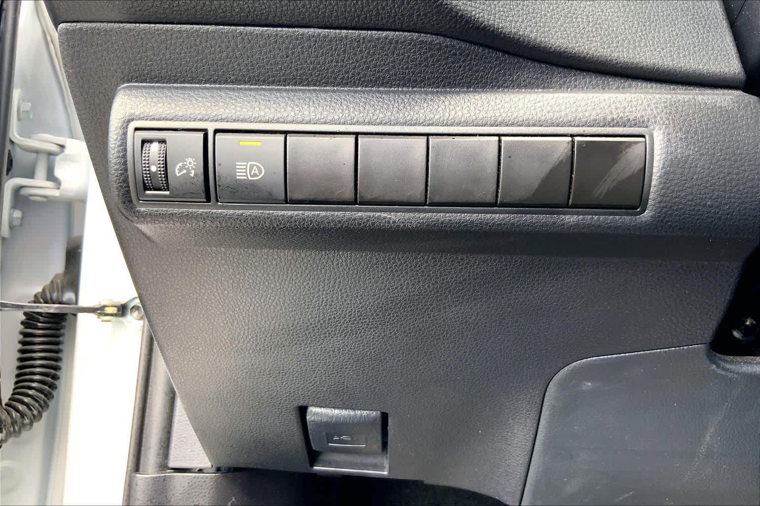 Used 2024 Toyota Corolla LE FWD image 33