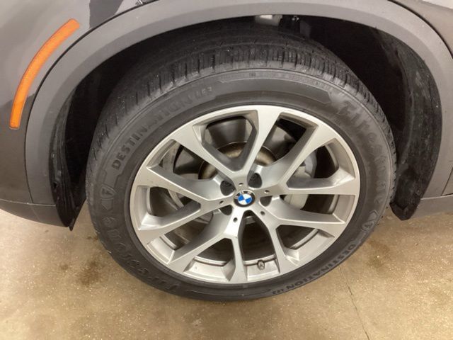 Used 2022 BMW X5 xDrive40i w/ Luxury Seating Package AWD/4WD image 31