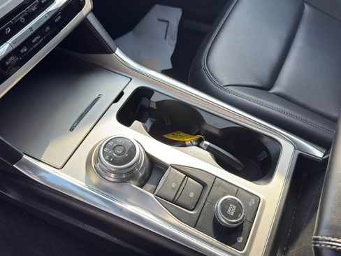 Used 2022 Ford Explorer XLT w/ Equipment Group 202A AWD/4WD image 14