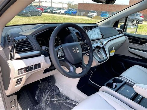 New 2026 Honda Odyssey Touring image 8
