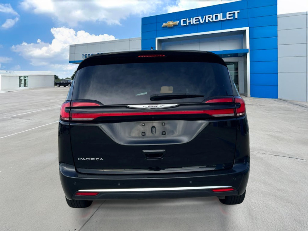 Used 2024 Chrysler Pacifica Touring-L FWD image 6