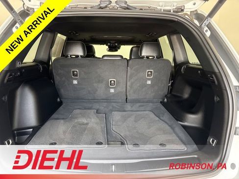 Certified 2023 Jeep Grand Cherokee Altitude AWD/4WD image 9