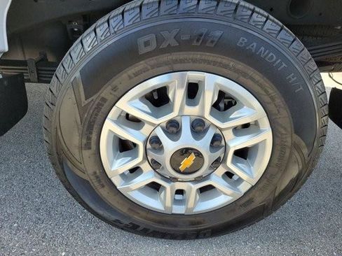 Used 2025 Chevrolet Silverado 2500 LT w/ Convenience Package AWD/4WD image 9