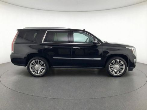 Used 2019 Cadillac Escalade Platinum image 8