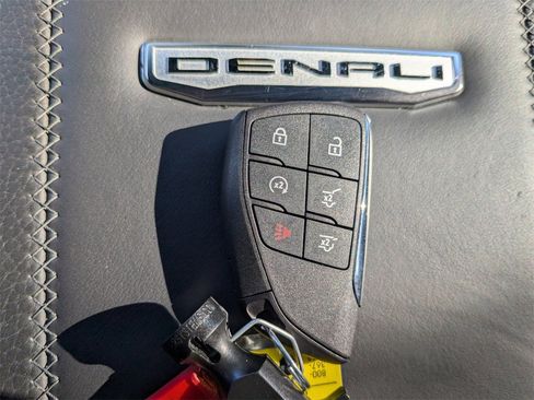 Used 2025 GMC Yukon Denali image 24