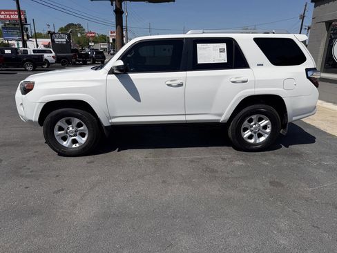Used 2018 Toyota 4Runner SR5 image 2