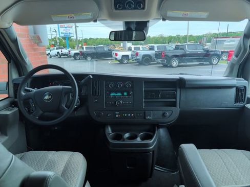 Used 2025 Chevrolet Express 3500 LT w/ LT Preferred Equipment Group RWD image 14