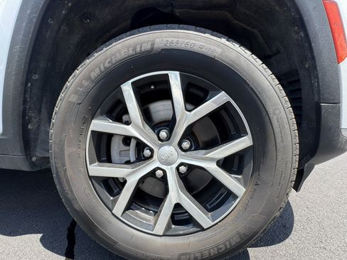 Used 2024 Jeep Grand Cherokee L Limited RWD image 14