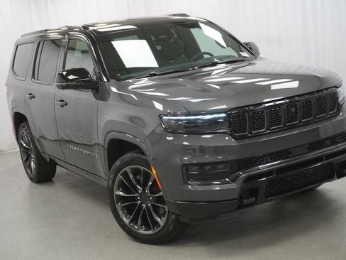 Certified 2025 Jeep Grand Wagoneer Series III w/ Rear Seat Video Group 1 AWD/4WD image 9