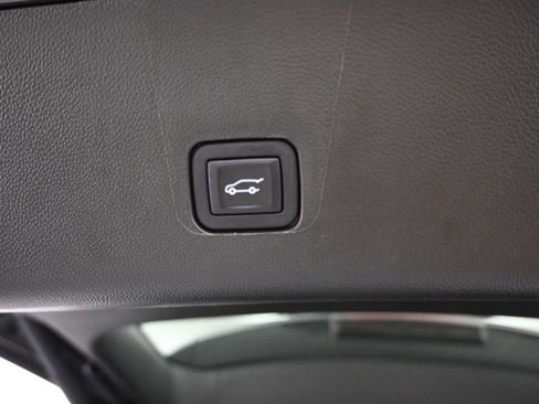 Used 2023 Chevrolet Traverse LT image 20