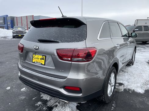 Used 2019 Kia Sorento LX image 8