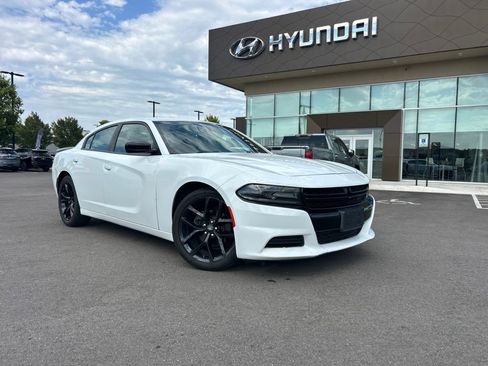 Used 2021 Dodge Charger SXT w/ Blacktop Package RWD image 2