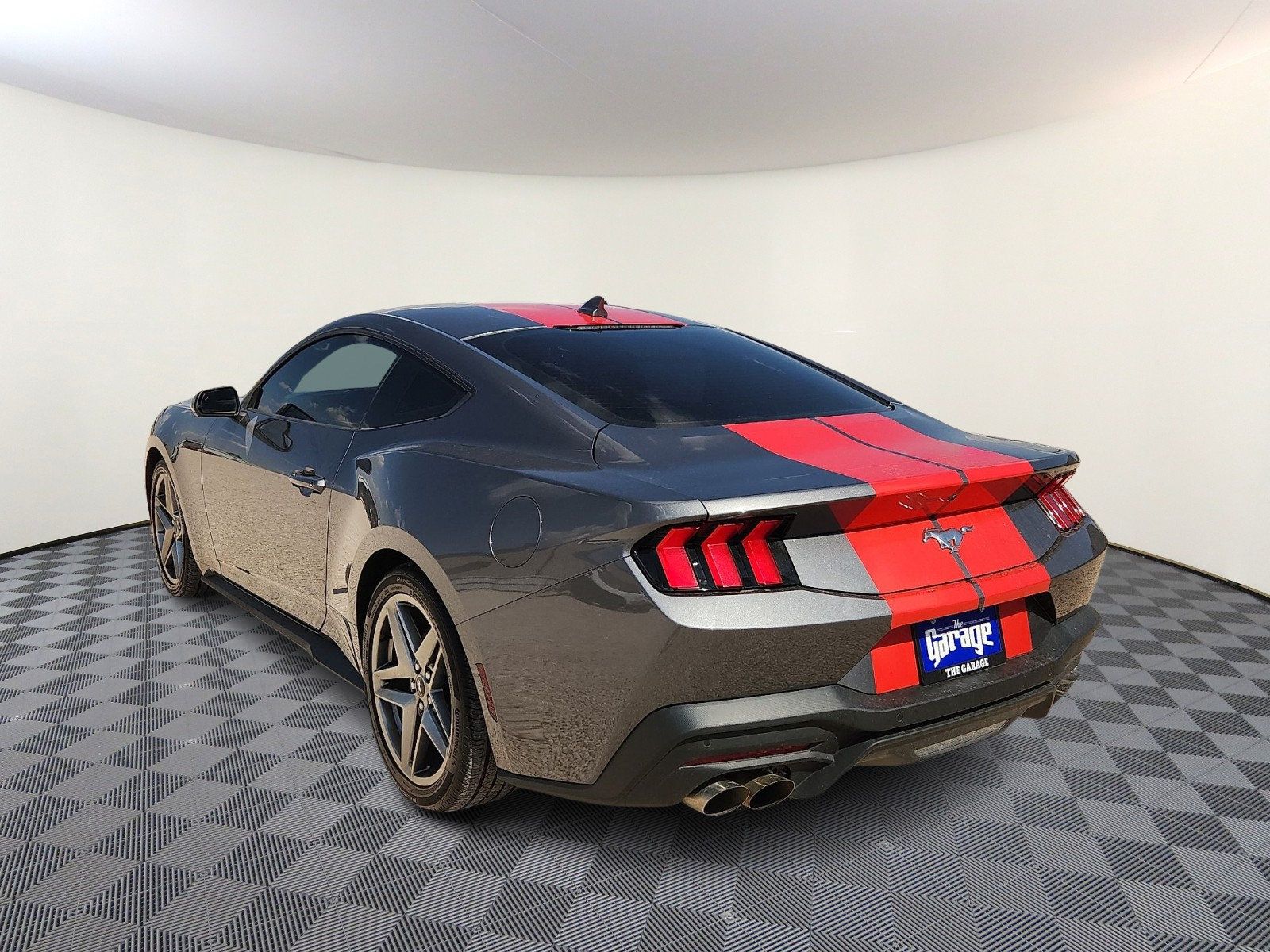 Used 2024 Ford Mustang Coupe RWD image 3