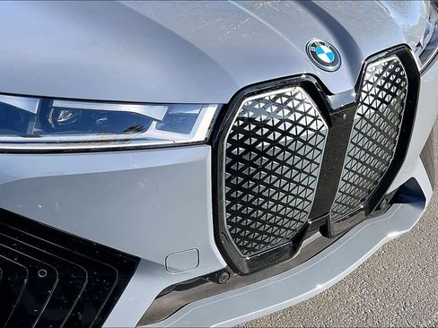 Used 2023 BMW iX xDrive50 w/ Premium Package image 31