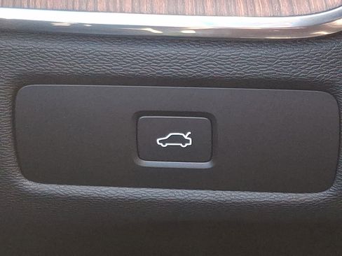 Certified 2024 Volvo XC60 B5 Plus w/ Climate Package image 25