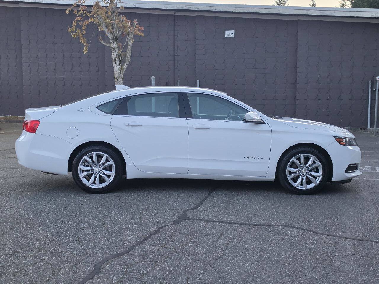Used 2016 Chevrolet Impala LT FWD image 8