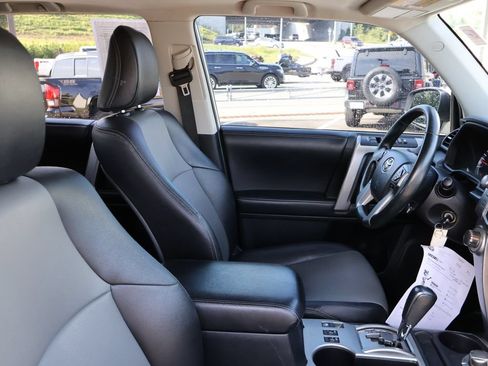 Used 2018 Toyota 4Runner SR5 Premium AWD/4WD image 8
