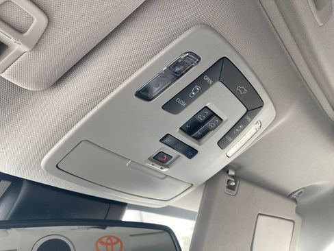 New 2026 Toyota Sienna XLE FWD image 29