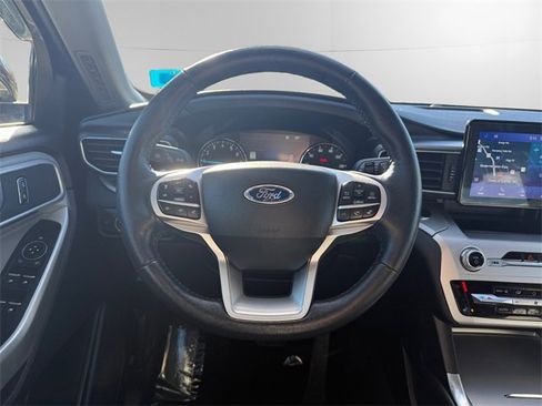 Used 2022 Ford Explorer XLT w/ Equipment Group 202A image 12