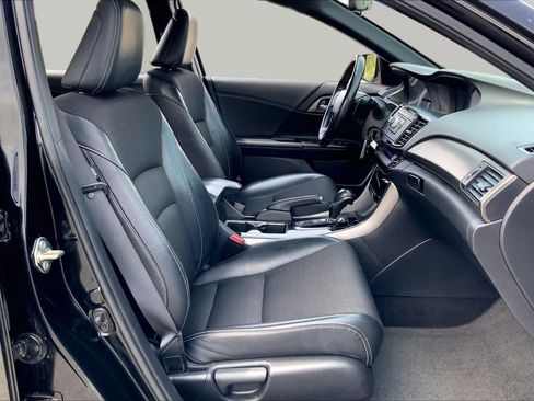 Used 2016 Honda Accord Sport image 9