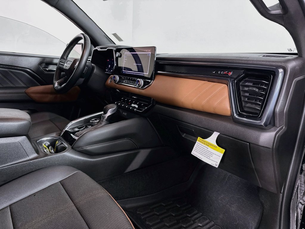 Used 2024 GMC Canyon AT4 w/ Technology Package AWD/4WD image 32