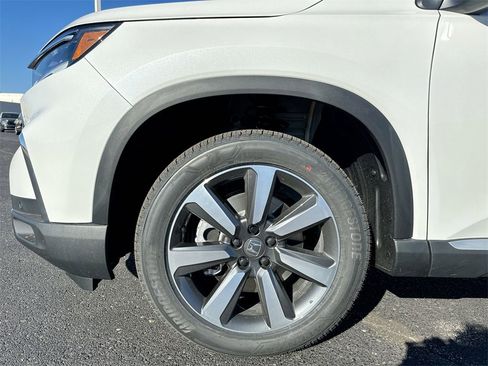 New 2025 Honda Pilot Touring image 10