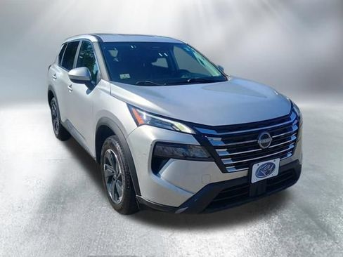Used 2024 Nissan Rogue SV AWD/4WD image 8