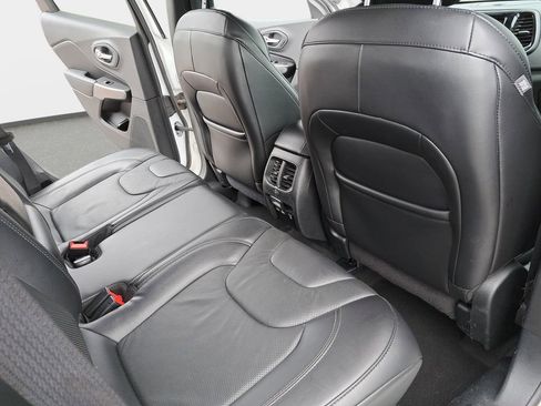 Used 2020 Jeep Cherokee Limited AWD/4WD image 12