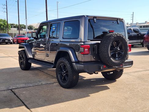 Used 2020 Jeep Wrangler Unlimited Sahara AWD/4WD image 8