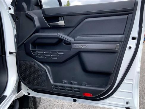 Used 2024 Toyota Tacoma TRD Off-Road image 21