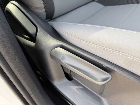 Used 2024 Volkswagen Taos SE image 28