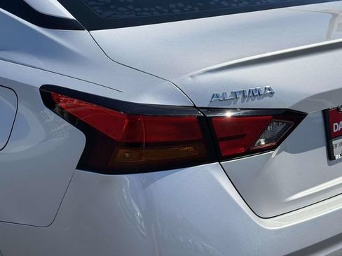 Used 2019 Nissan Altima 2.5 S FWD image 9