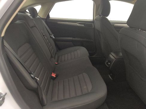 Used 2020 Ford Fusion SE FWD image 19
