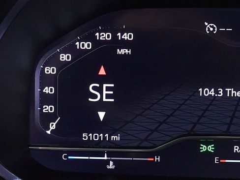 Used 2024 GMC Yukon AT4 w/ Technology Package image 17