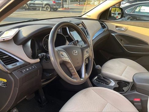 Used 2018 Hyundai Santa Fe SE image 9