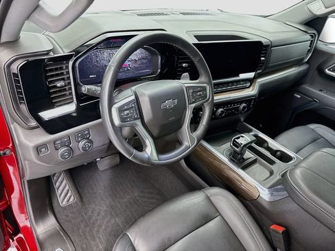 Used 2025 Chevrolet Silverado 1500 LT Trail Boss w/ Convenience Package II AWD/4WD image 9